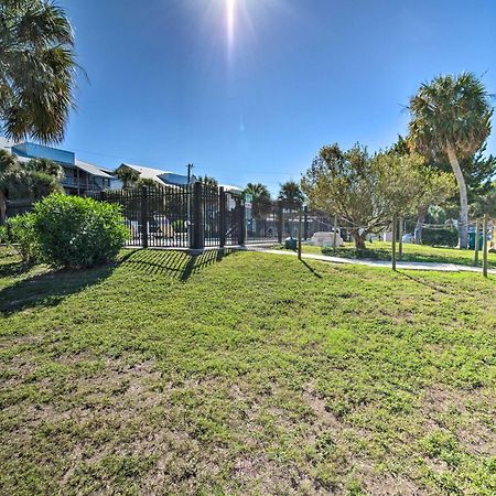 Beachfront Cedar Key Retreat With Pool Access! Exteriör bild