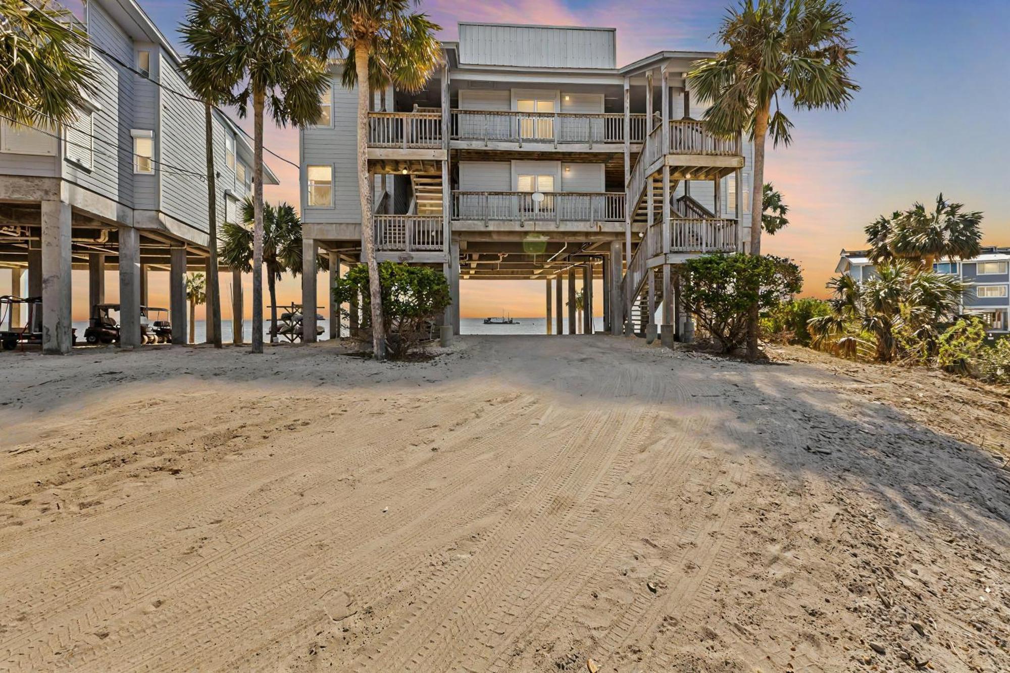Beachfront Cedar Key Retreat With Pool Access! Exteriör bild
