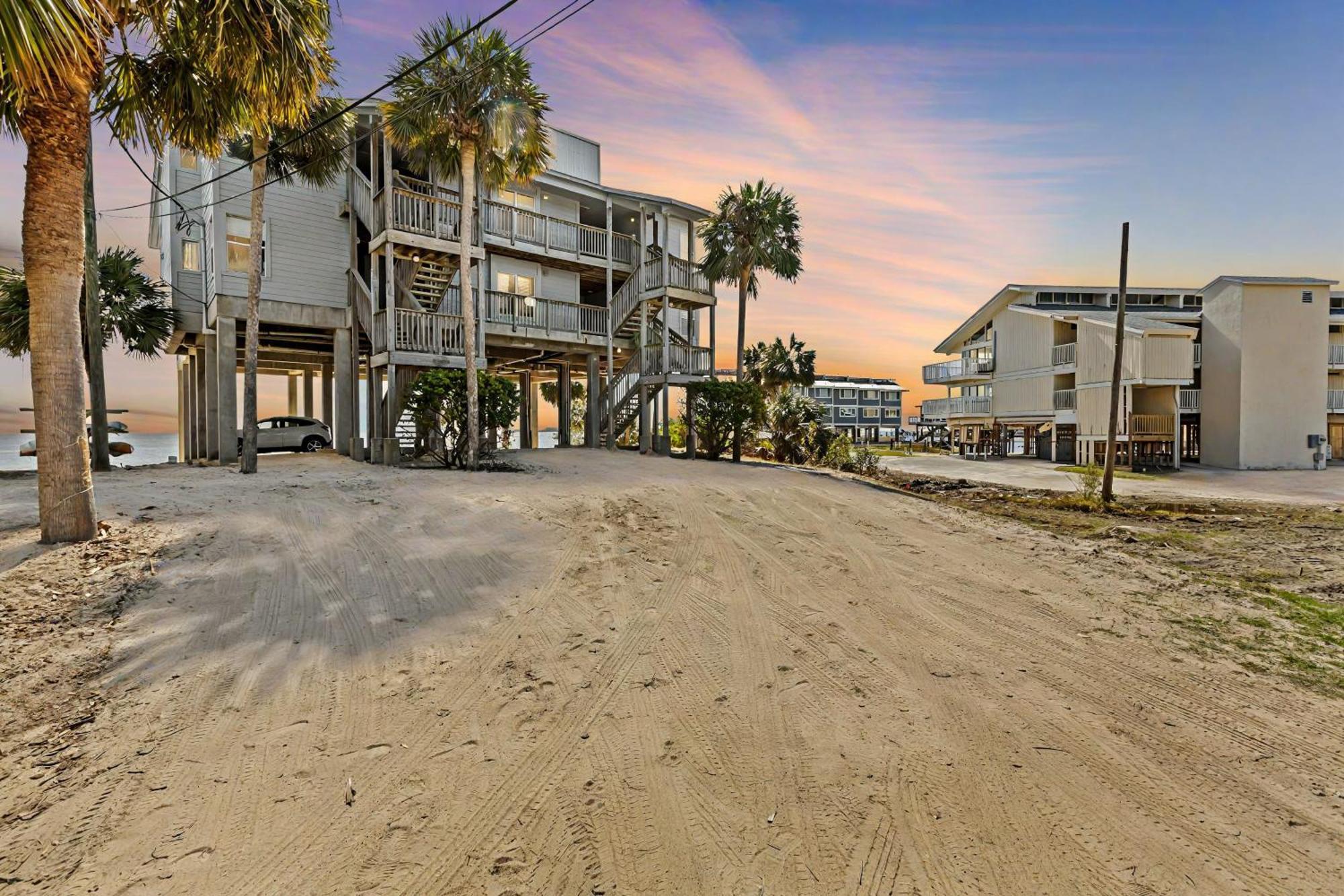 Beachfront Cedar Key Retreat With Pool Access! Exteriör bild