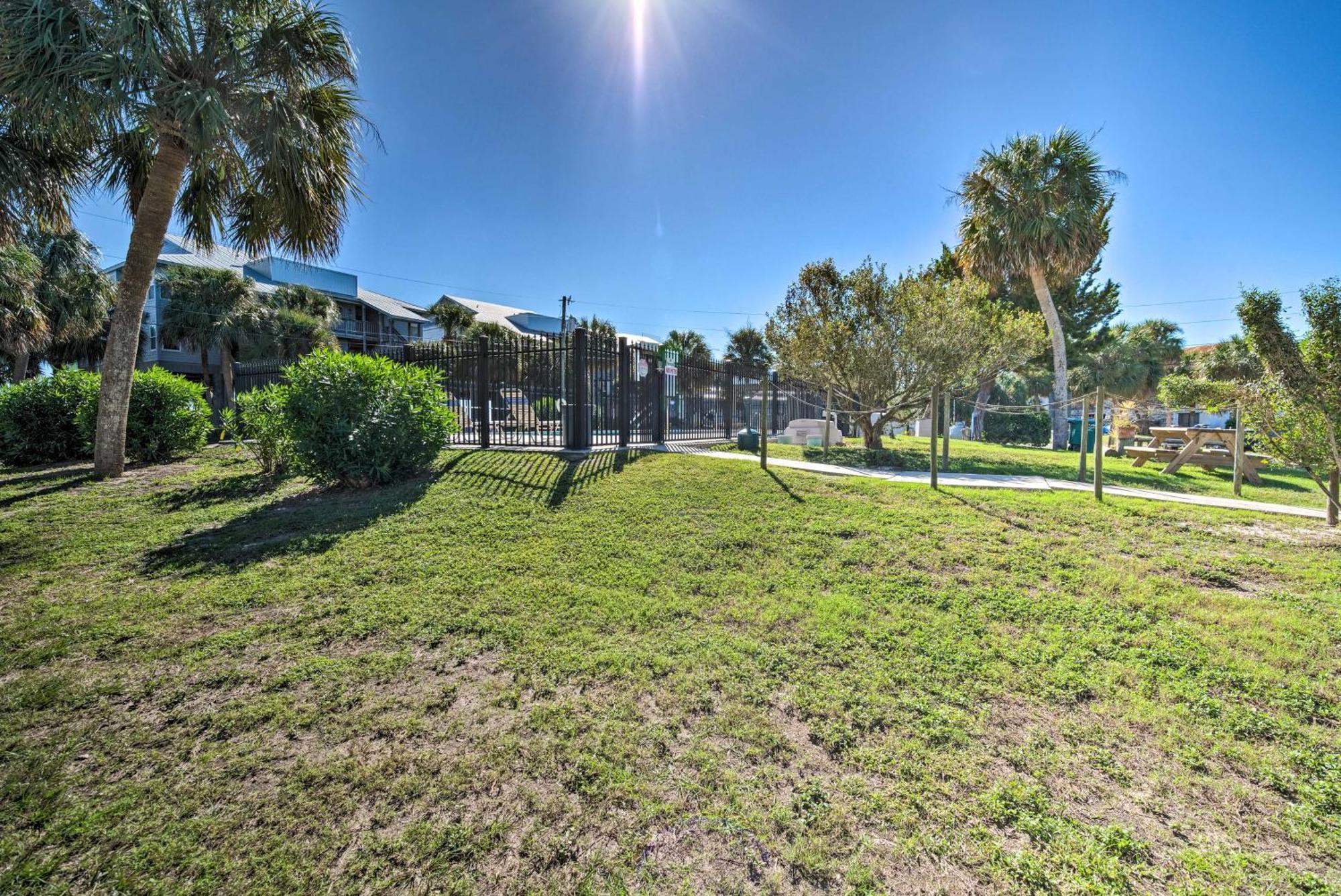 Beachfront Cedar Key Retreat With Pool Access! Exteriör bild