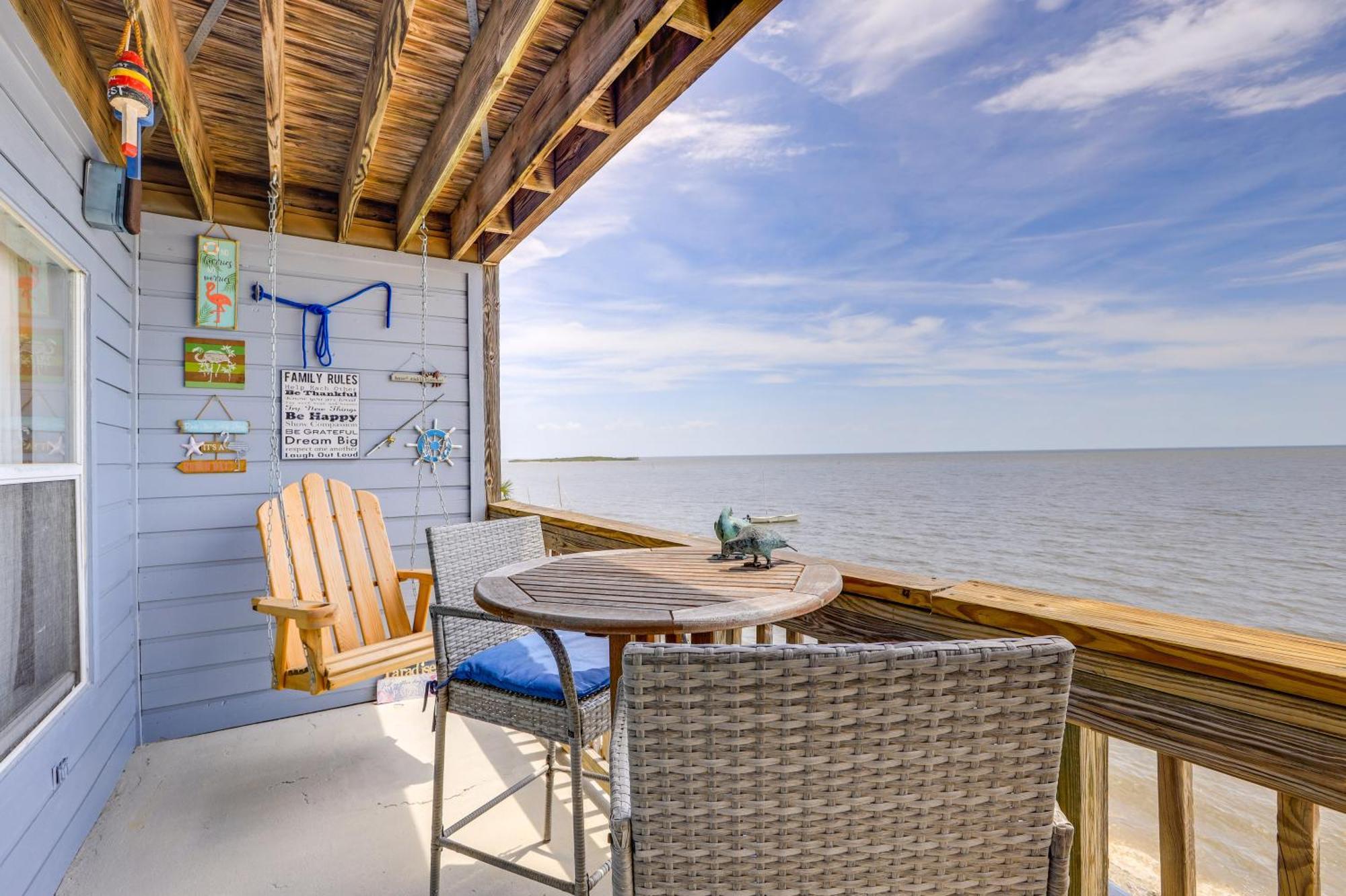 Beachfront Cedar Key Retreat With Pool Access! Exteriör bild