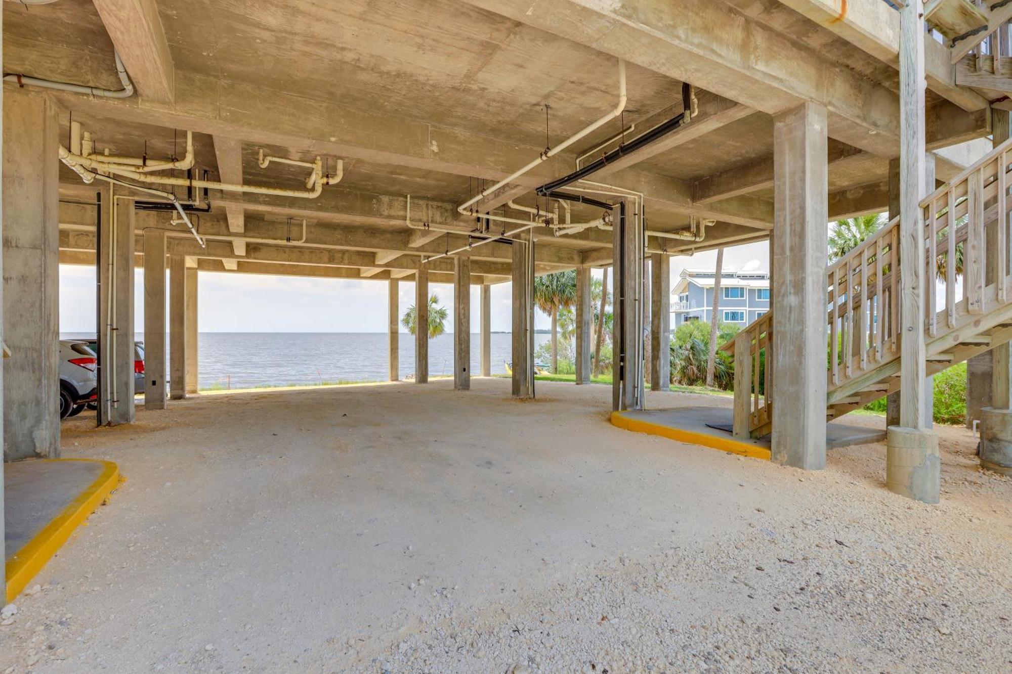 Beachfront Cedar Key Retreat With Pool Access! Exteriör bild