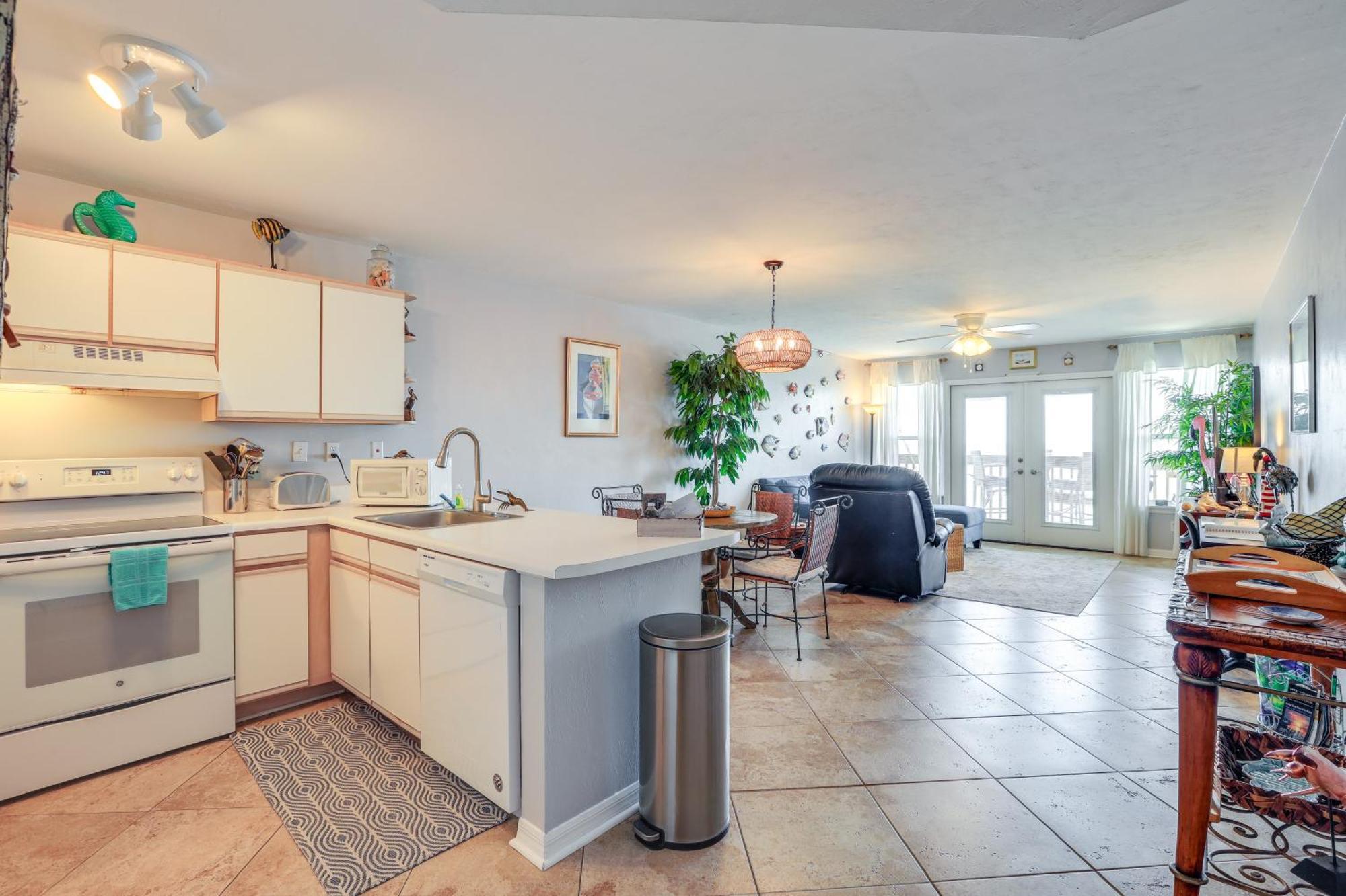 Beachfront Cedar Key Retreat With Pool Access! Exteriör bild
